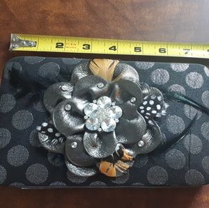 Glamorous black clutch with flower fake diamonds